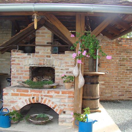 Гостьовий будинок Country House Tunjina Kuca Stara Kapela Pavlovci Екстер'єр фото